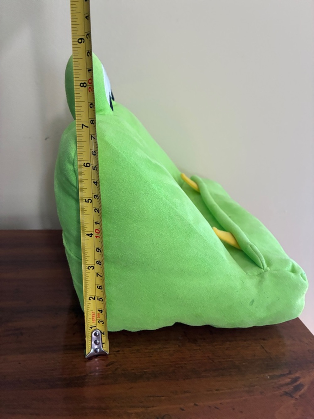 Thinking Gifts - BOOK MONSTER Book/Tablet Stand - Picture 8 of 10